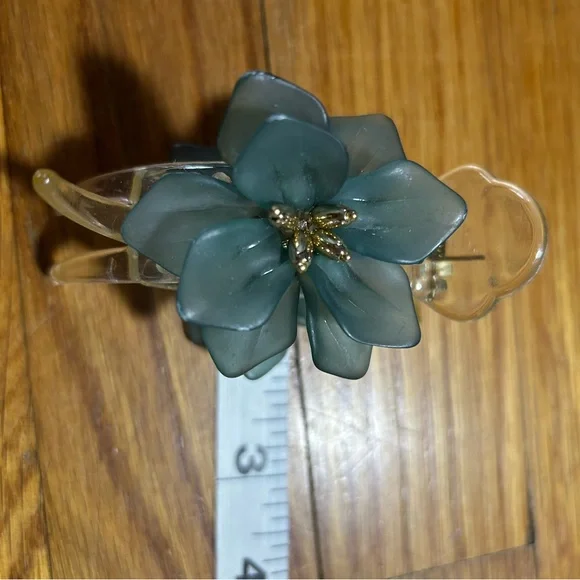 BOGO Floral Hair Clip - Picture 7 of 7